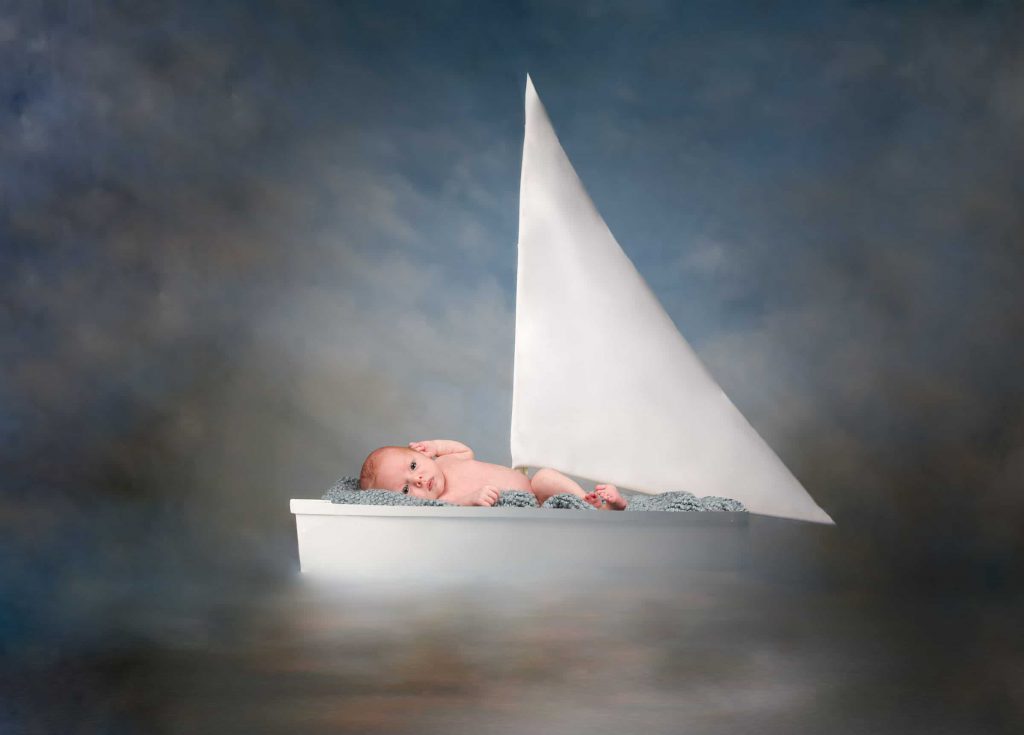 Baby_portfolio_image_by_Chattanooga_based_Innamorata_Photography_boatbackgroundforcompositewbaby