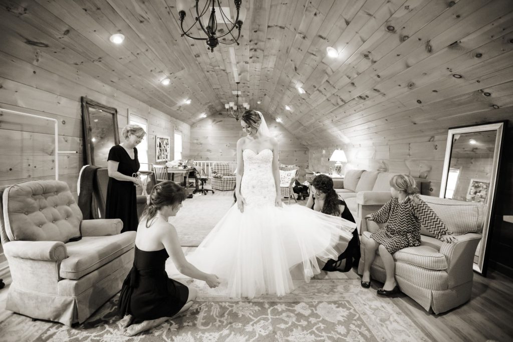 Wedding_anticipation_portfolio_image_by_Chattanooga_based_Innamorata_Photography_CaitlinDavidWed00041M