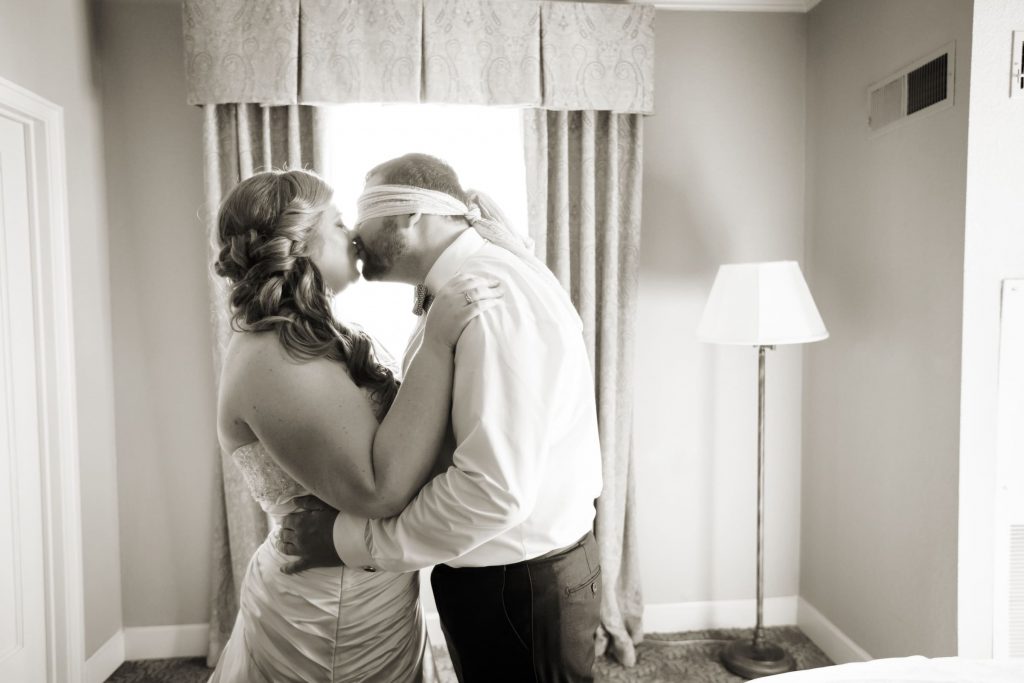 Wedding_anticipation_portfolio_image_by_Chattanooga_based_Innamorata_Photography_CourtneyLebronWed00107M