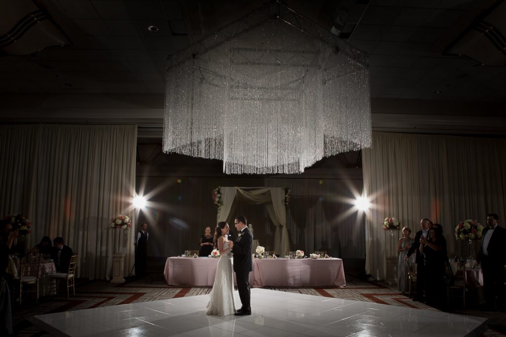 Wedding_celebration_portfolio_image_by_Chattanooga_based_Innamorata_Photography_AllisonGusWed00539_C