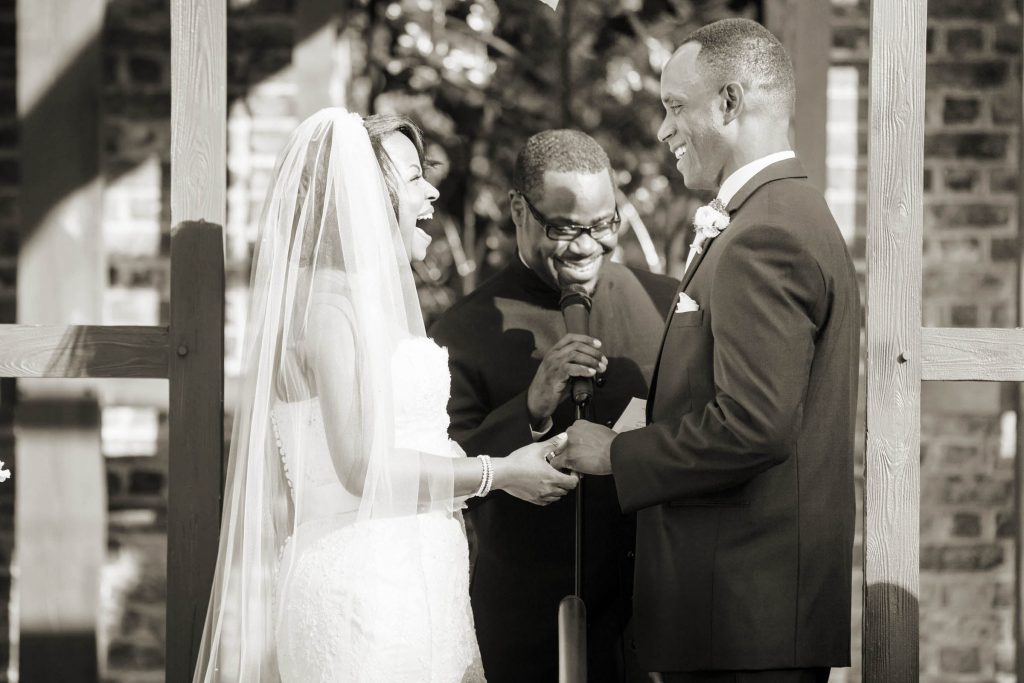 Wedding_ceremony_portfolio_image_by_Chattanooga_based_Innamorata_Photography_LarayDaveWed00202_M